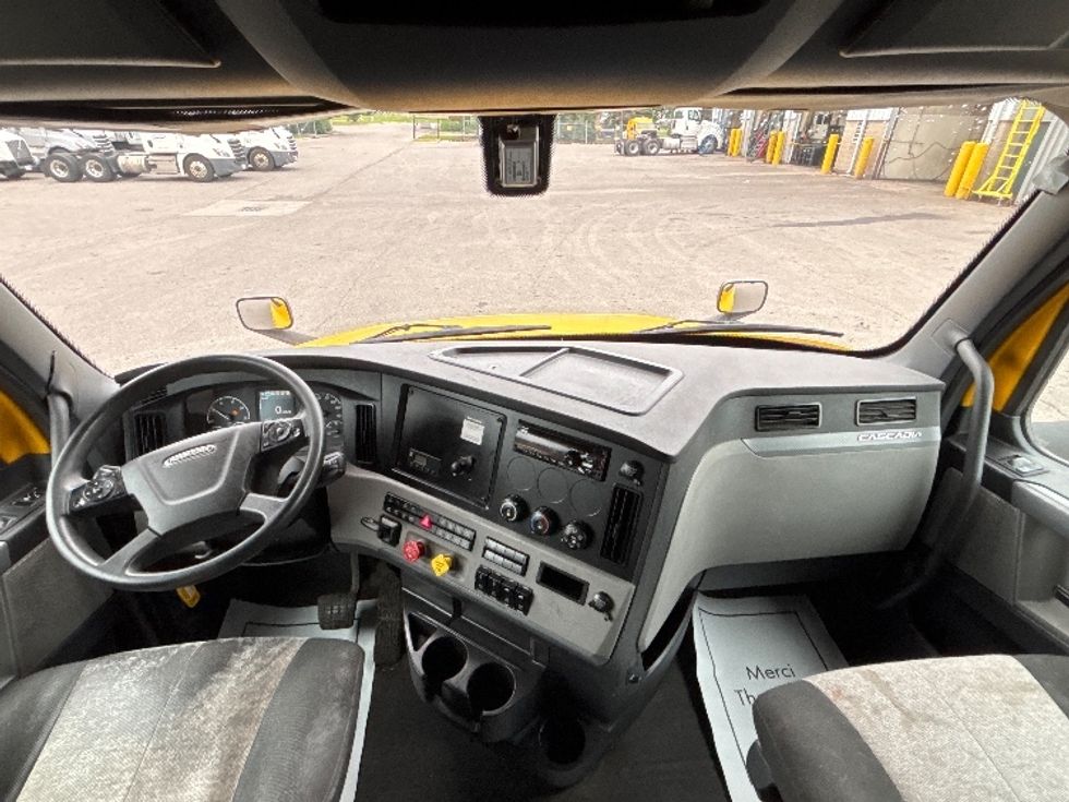 Sleeper Tractor-Heavy Duty Tractors-Freightliner-2020-T12664ST-Mississauga-ON-1,206,245\n\t\tkm-$ 62,250 - Image 12