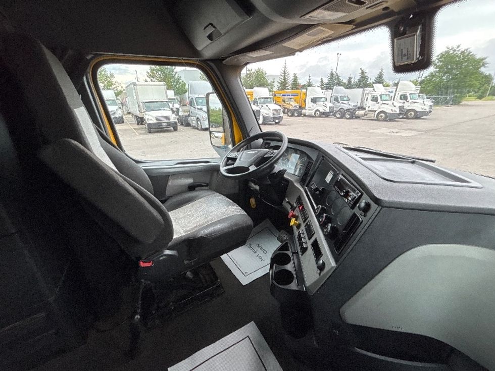 Sleeper Tractor-Heavy Duty Tractors-Freightliner-2020-T12664ST-Mississauga-ON-1,206,245\n\t\tkm-$ 62,250 - Image 15