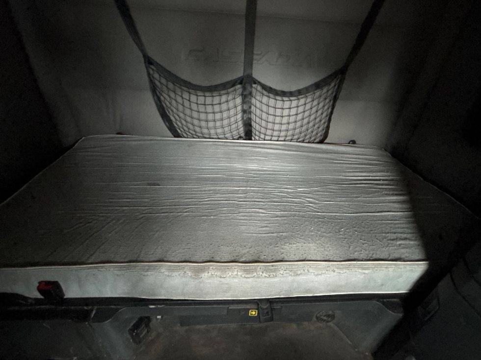 Sleeper Tractor-Heavy Duty Tractors-Freightliner-2020-T12664ST-Mississauga-ON-1,206,245\n\t\tkm-$ 62,250 - Image 17
