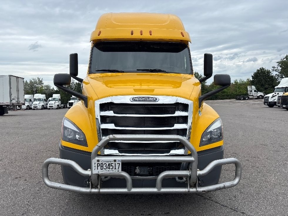 Sleeper Tractor-Heavy Duty Tractors-Freightliner-2020-T12664ST-Mississauga-ON-1,206,245\n\t\tkm-$ 62,250 - Image 2