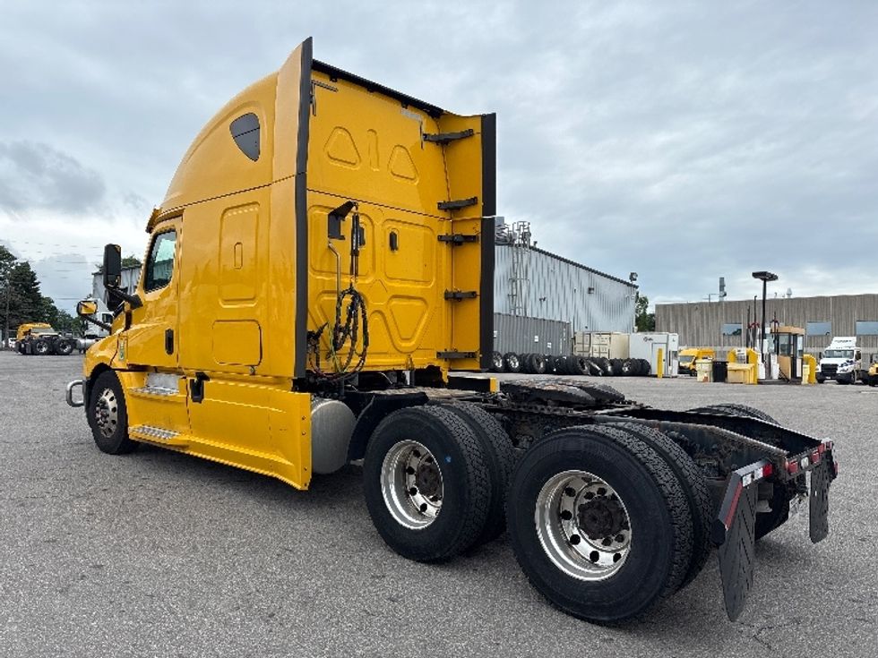 Sleeper Tractor-Heavy Duty Tractors-Freightliner-2020-T12664ST-Mississauga-ON-1,206,245\n\t\tkm-$ 62,250 - Image 5