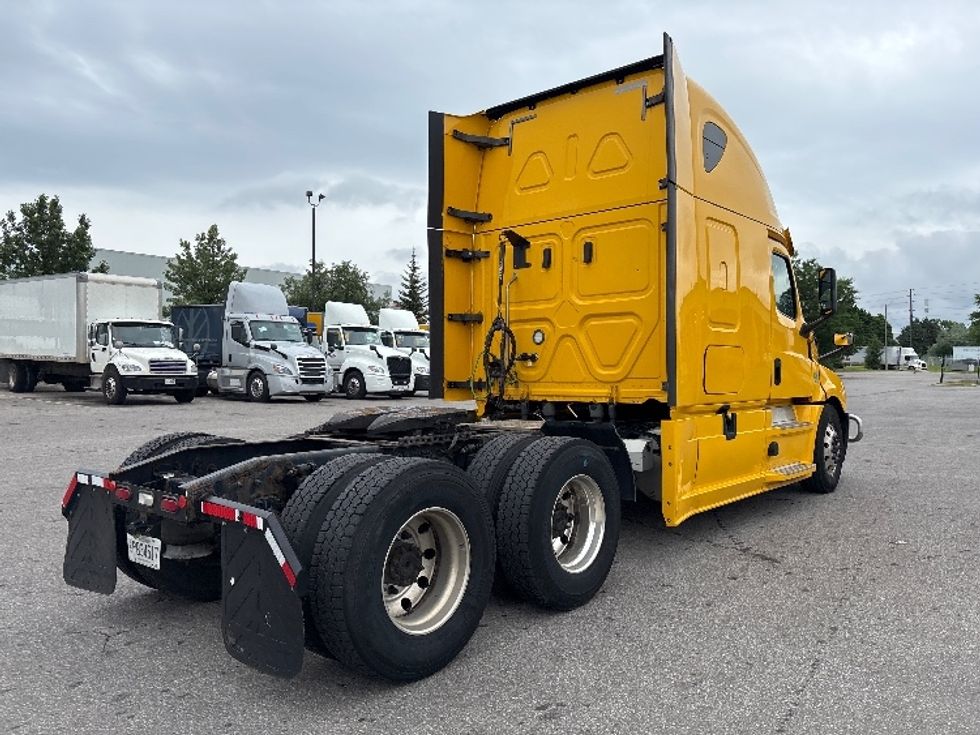 Sleeper Tractor-Heavy Duty Tractors-Freightliner-2020-T12664ST-Mississauga-ON-1,206,245\n\t\tkm-$ 62,250 - Image 7