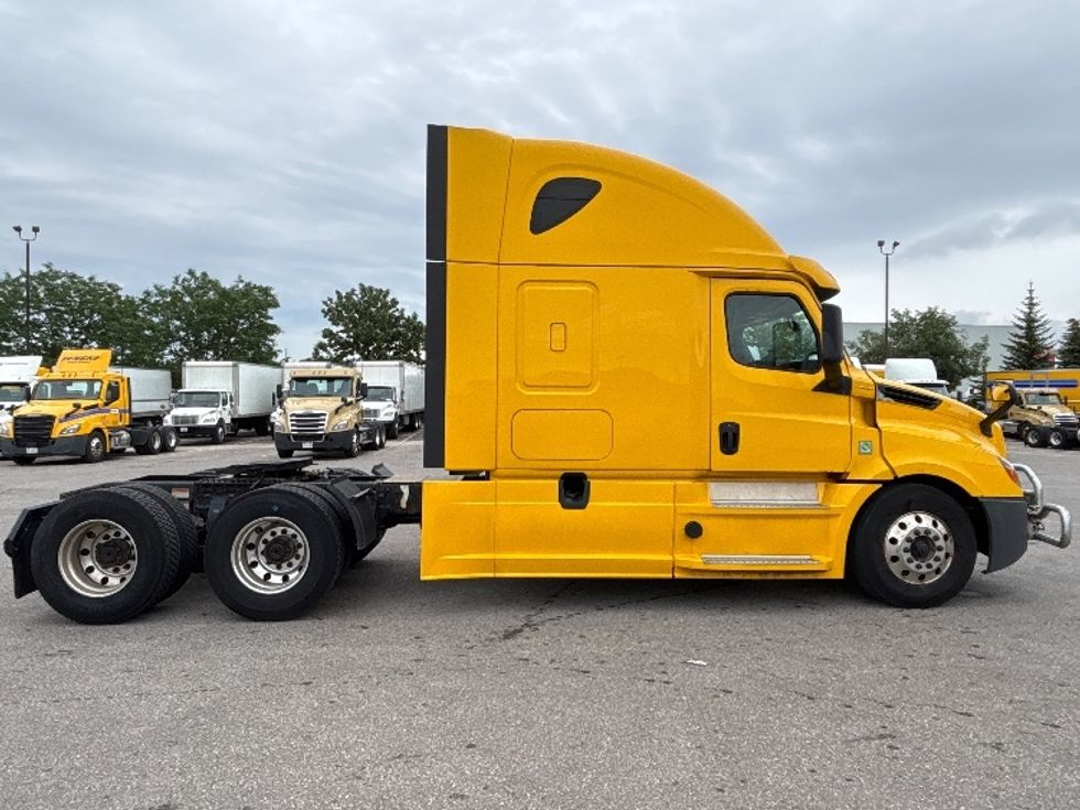 Sleeper Tractor-Heavy Duty Tractors-Freightliner-2020-T12664ST-Mississauga-ON-1,206,245\n\t\tkm-$ 62,250 - Image 8
