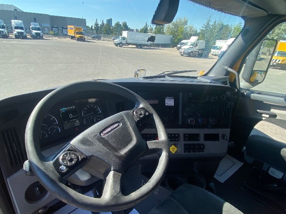 Sleeper Tractor-Heavy Duty Tractors-Freightliner-2020-T12664ST-Mississauga-ON-1,220,744\n\t\tkm-$ 56,750 - Image 10