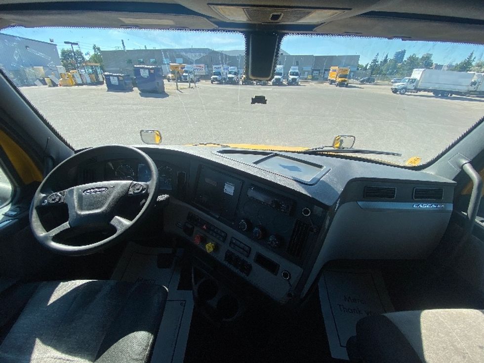 Sleeper Tractor-Heavy Duty Tractors-Freightliner-2020-T12664ST-Mississauga-ON-1,220,744\n\t\tkm-$ 56,750 - Image 12