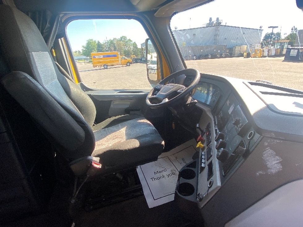 Sleeper Tractor-Heavy Duty Tractors-Freightliner-2020-T12664ST-Mississauga-ON-1,220,744\n\t\tkm-$ 56,750 - Image 15