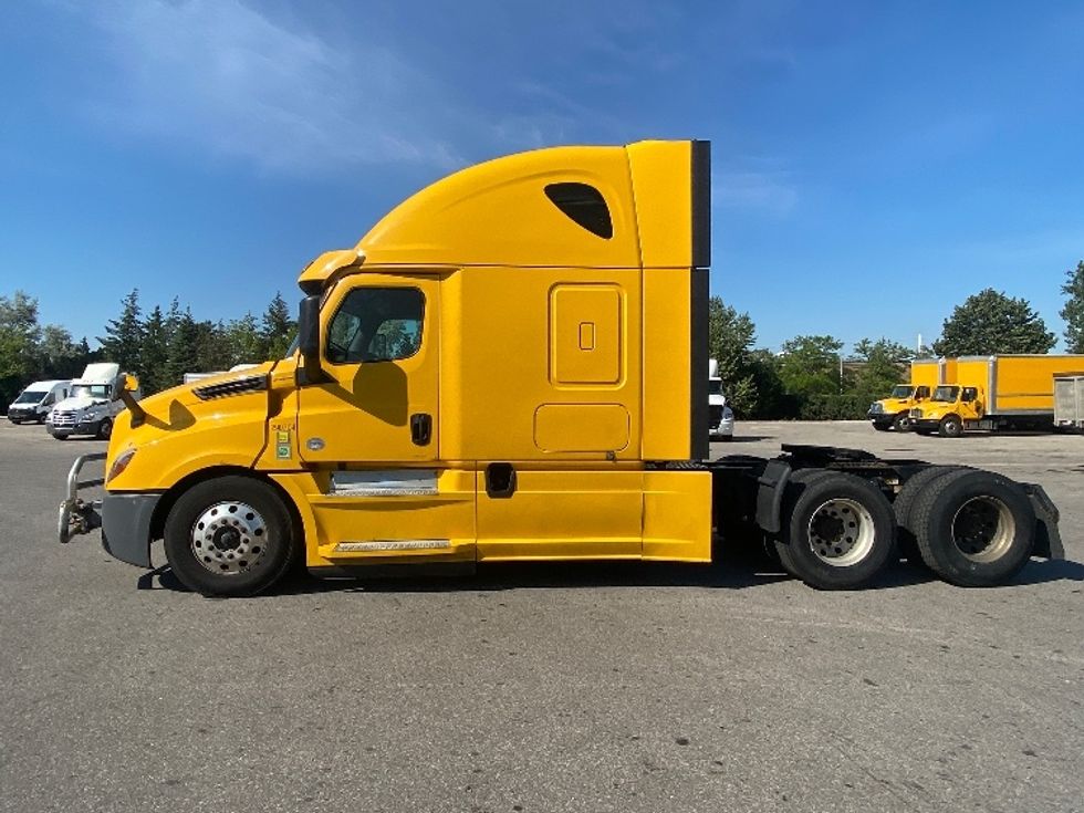 Sleeper Tractor-Heavy Duty Tractors-Freightliner-2020-T12664ST-Mississauga-ON-1,220,744\n\t\tkm-$ 56,750 - Image 4