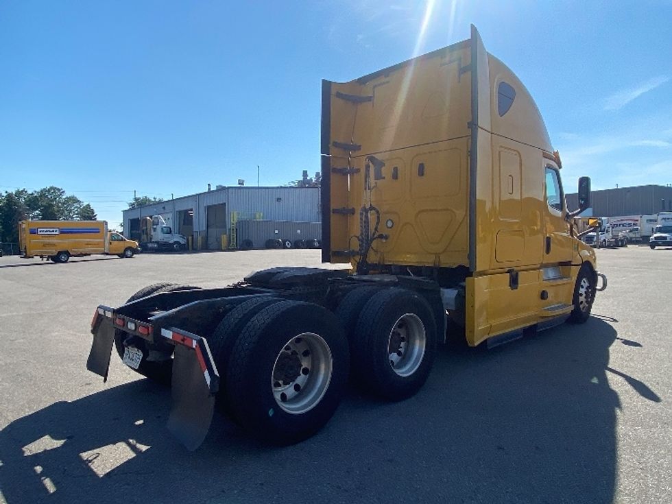 Sleeper Tractor-Heavy Duty Tractors-Freightliner-2020-T12664ST-Mississauga-ON-1,220,744\n\t\tkm-$ 56,750 - Image 7
