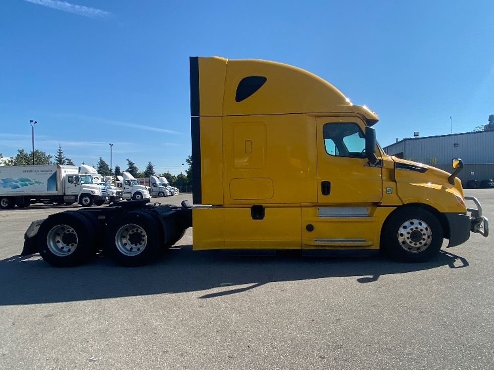 Sleeper Tractor-Heavy Duty Tractors-Freightliner-2020-T12664ST-Mississauga-ON-1,220,744\n\t\tkm-$ 56,750 - Image 8