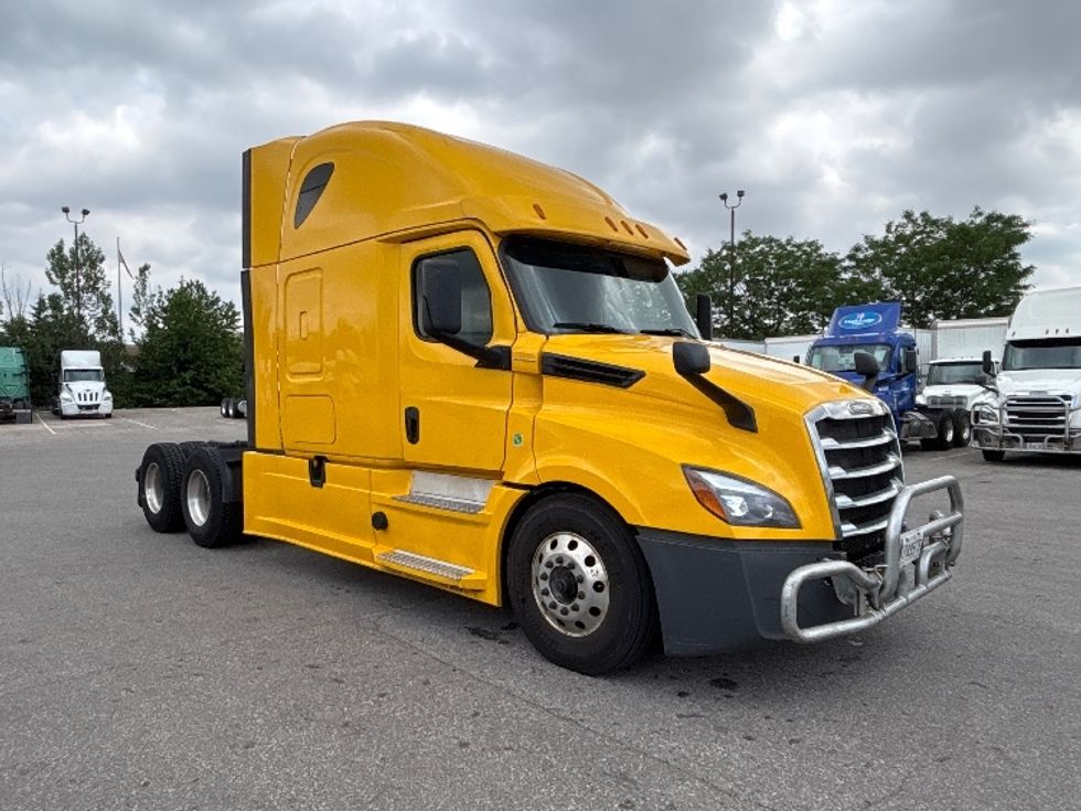 Sleeper Tractor-Heavy Duty Tractors-Freightliner-2020-T12664ST-Mississauga-ON-1,263,522\n\t\tkm-$ 51,000 - Image 1