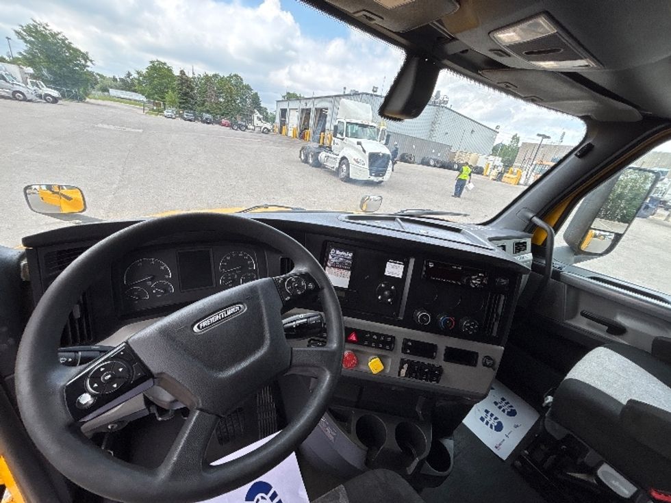 Sleeper Tractor-Heavy Duty Tractors-Freightliner-2020-T12664ST-Mississauga-ON-1,263,522\n\t\tkm-$ 51,000 - Image 11