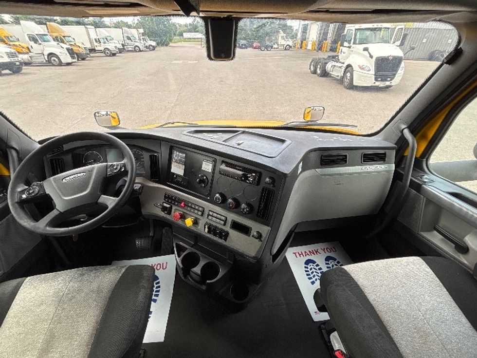 Sleeper Tractor-Heavy Duty Tractors-Freightliner-2020-T12664ST-Mississauga-ON-1,263,522\n\t\tkm-$ 51,000 - Image 12