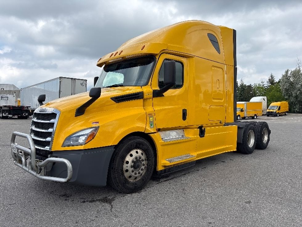Sleeper Tractor-Heavy Duty Tractors-Freightliner-2020-T12664ST-Mississauga-ON-1,263,522\n\t\tkm-$ 51,000 - Image 3