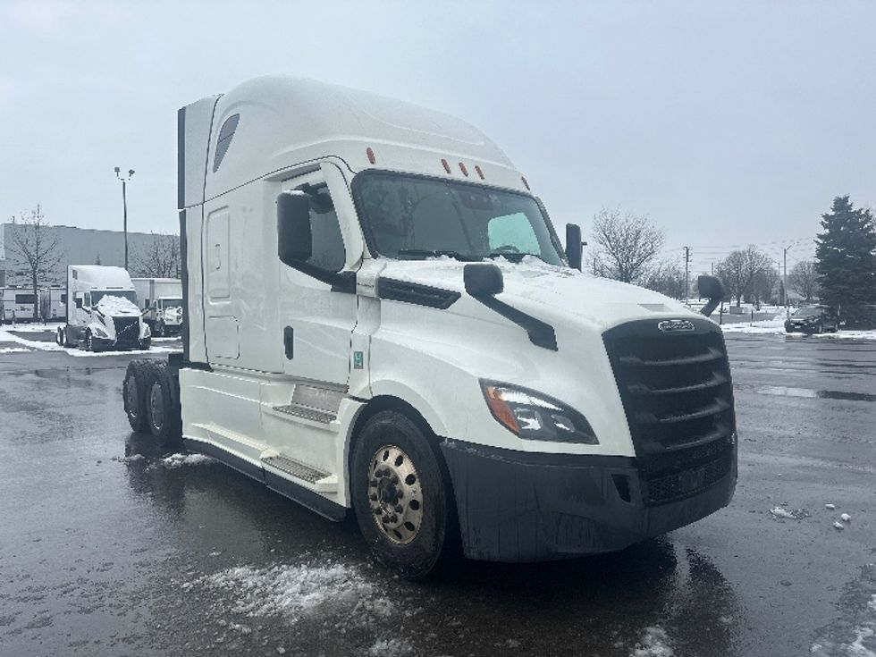 Sleeper Tractor-Heavy Duty Tractors-Freightliner-2020-T12664ST-Mississauga-ON-779,275\n\t\tkm-$ 74,500 - Image 1
