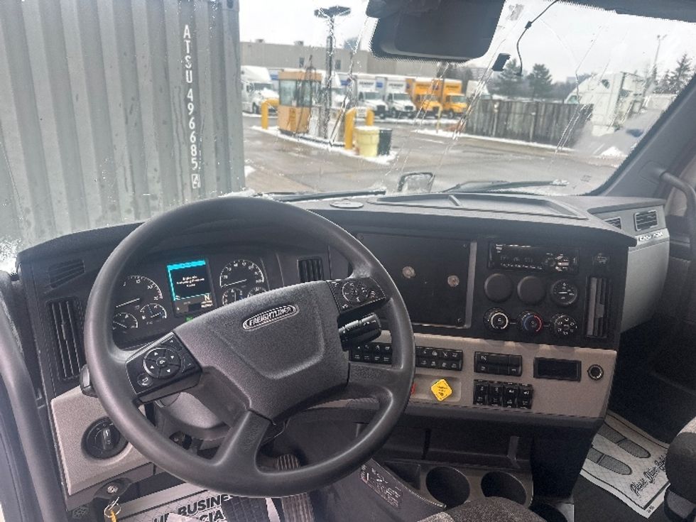Sleeper Tractor-Heavy Duty Tractors-Freightliner-2020-T12664ST-Mississauga-ON-779,275\n\t\tkm-$ 74,500 - Image 11