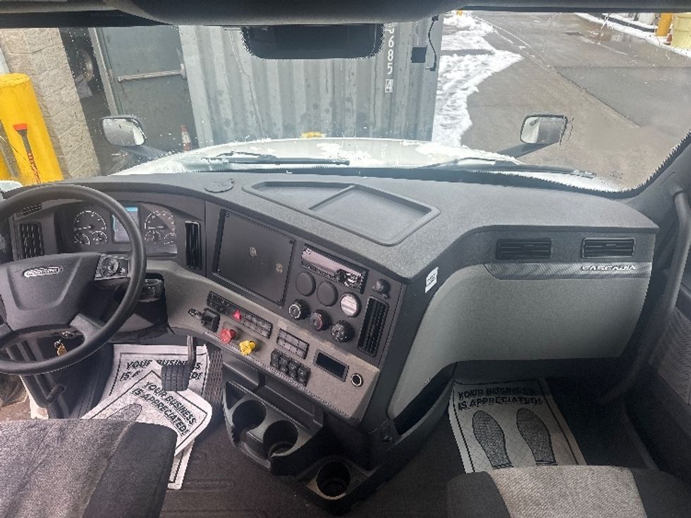 Sleeper Tractor-Heavy Duty Tractors-Freightliner-2020-T12664ST-Mississauga-ON-779,275\n\t\tkm-$ 74,500 - Image 12