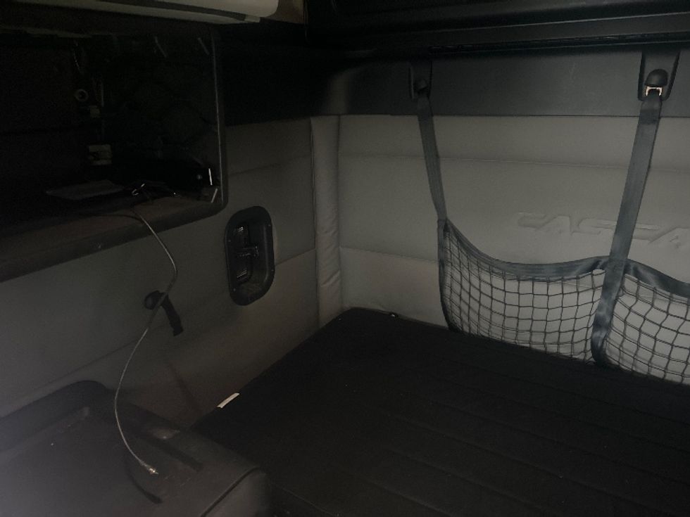 Sleeper Tractor-Heavy Duty Tractors-Freightliner-2020-T12664ST-Mississauga-ON-779,275\n\t\tkm-$ 74,500 - Image 18