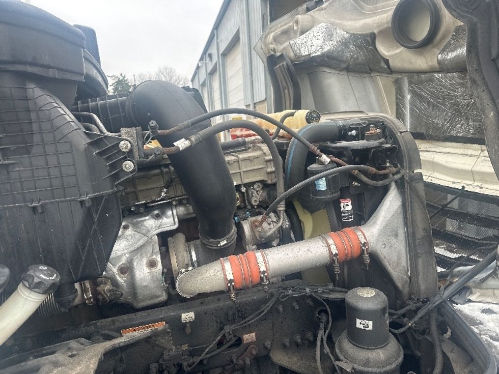 Sleeper Tractor-Heavy Duty Tractors-Freightliner-2020-T12664ST-Mississauga-ON-779,275\n\t\tkm-$ 74,500 - Image 20