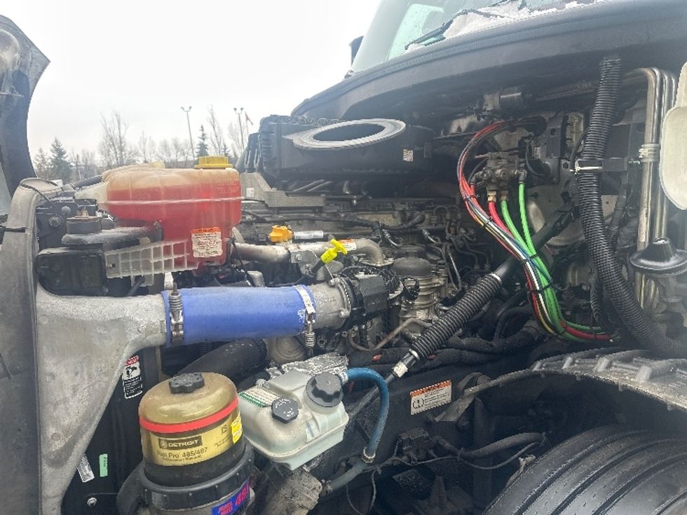 Sleeper Tractor-Heavy Duty Tractors-Freightliner-2020-T12664ST-Mississauga-ON-779,275\n\t\tkm-$ 74,500 - Image 21