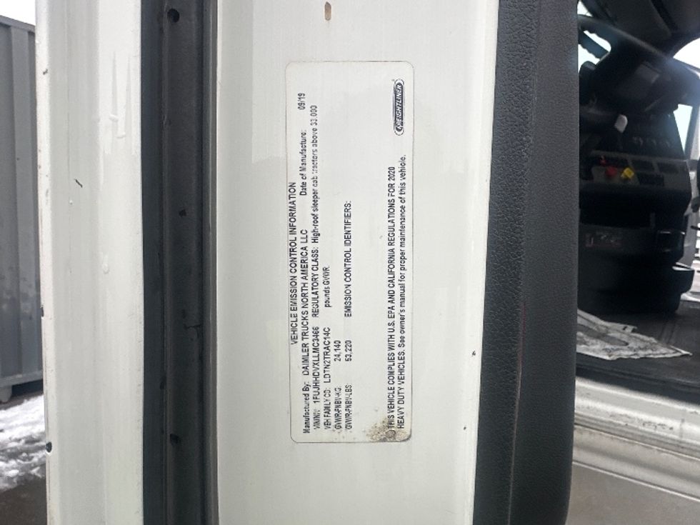 Sleeper Tractor-Heavy Duty Tractors-Freightliner-2020-T12664ST-Mississauga-ON-779,275\n\t\tkm-$ 74,500 - Image 23