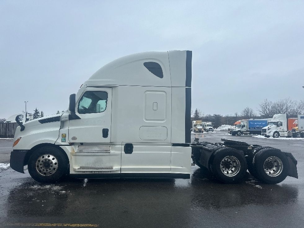 Sleeper Tractor-Heavy Duty Tractors-Freightliner-2020-T12664ST-Mississauga-ON-779,275\n\t\tkm-$ 74,500 - Image 4