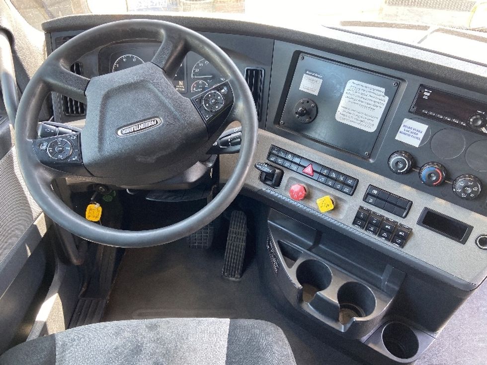 Sleeper Tractor-Heavy Duty Tractors-Freightliner-2020-T12664ST-Mississauga-ON-802,899\n\t\tkm-$ 81,250 - Image 11