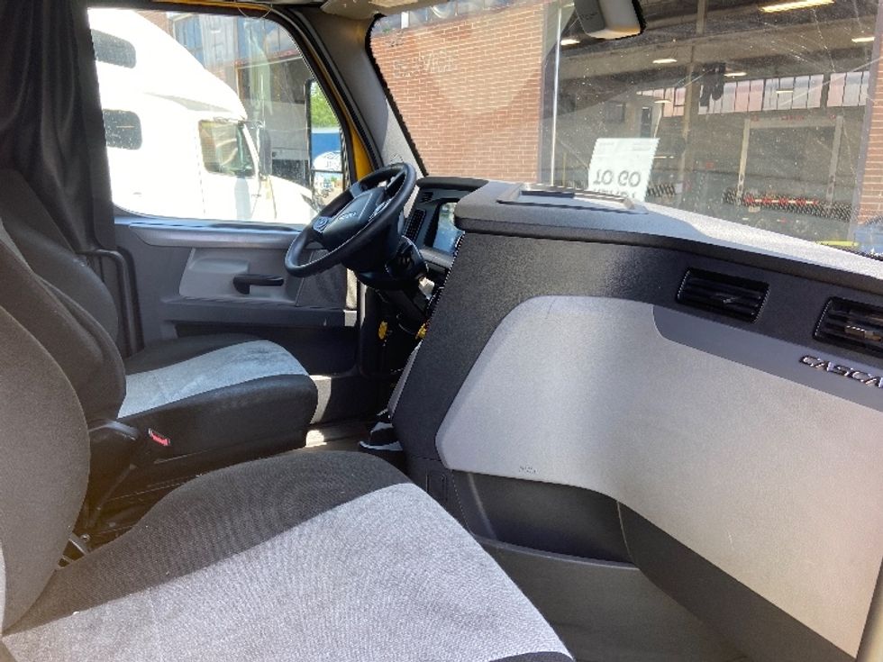 Sleeper Tractor-Heavy Duty Tractors-Freightliner-2020-T12664ST-Mississauga-ON-802,899\n\t\tkm-$ 81,250 - Image 15