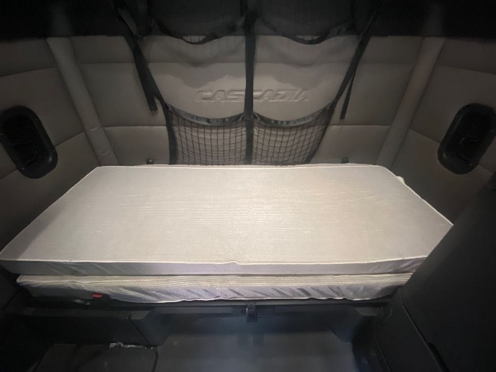 Sleeper Tractor-Heavy Duty Tractors-Freightliner-2020-T12664ST-Mississauga-ON-802,899\n\t\tkm-$ 81,250 - Image 17