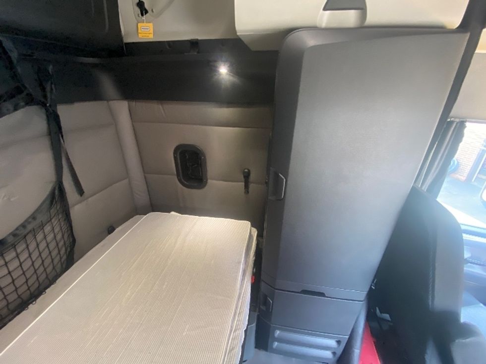 Sleeper Tractor-Heavy Duty Tractors-Freightliner-2020-T12664ST-Mississauga-ON-802,899\n\t\tkm-$ 81,250 - Image 18