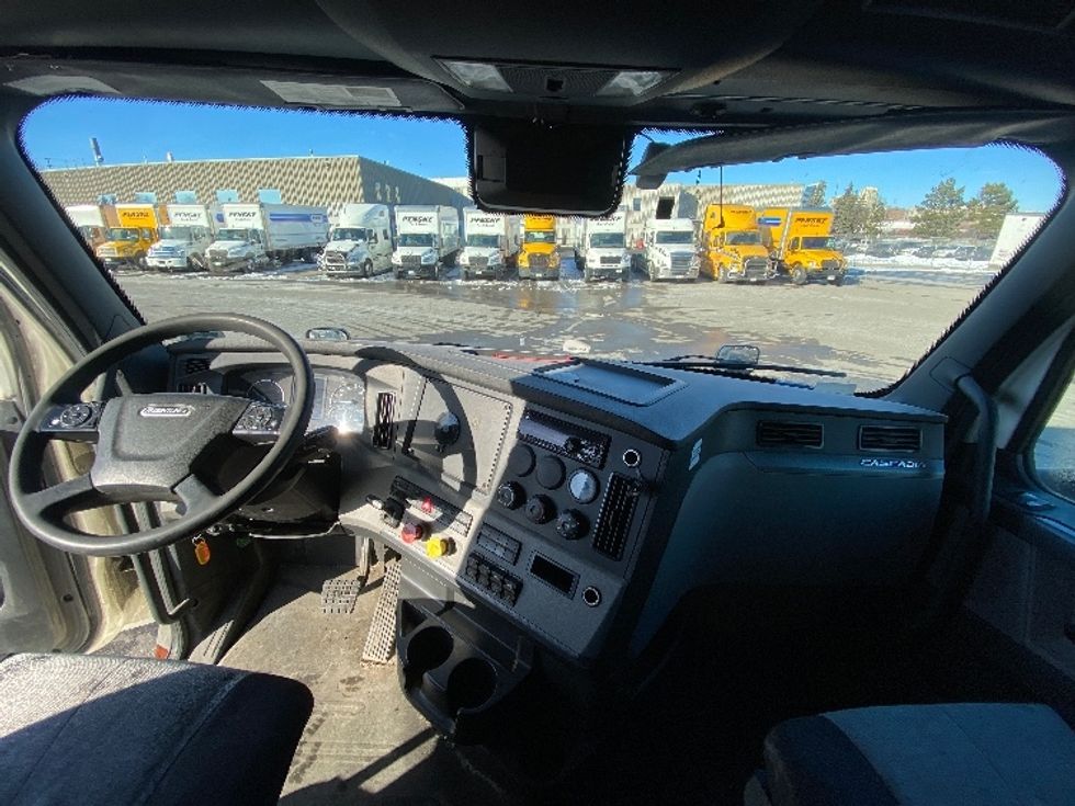 Sleeper Tractor-Heavy Duty Tractors-Freightliner-2020-T12664ST-Mississauga-ON-860,981\n\t\tkm-$ 70,000 - Image 12