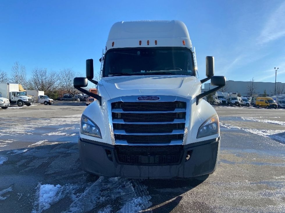 Sleeper Tractor-Heavy Duty Tractors-Freightliner-2020-T12664ST-Mississauga-ON-860,981\n\t\tkm-$ 70,000 - Image 2