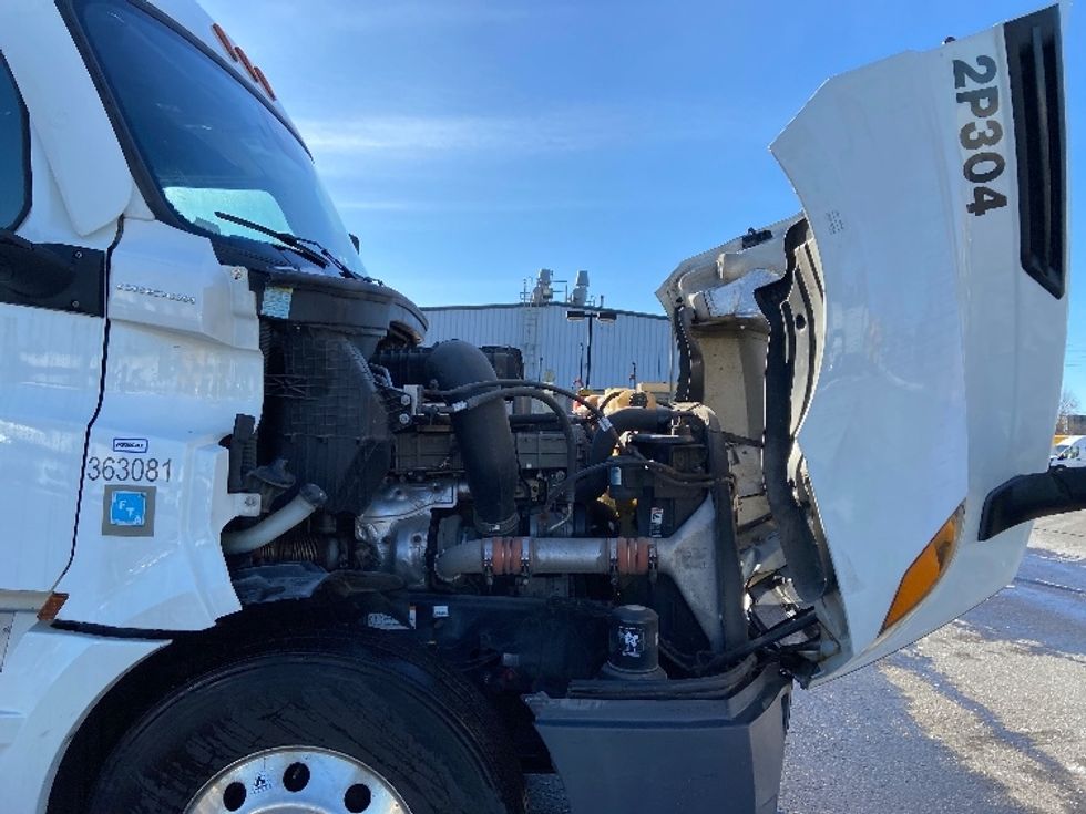 Sleeper Tractor-Heavy Duty Tractors-Freightliner-2020-T12664ST-Mississauga-ON-860,981\n\t\tkm-$ 70,000 - Image 20