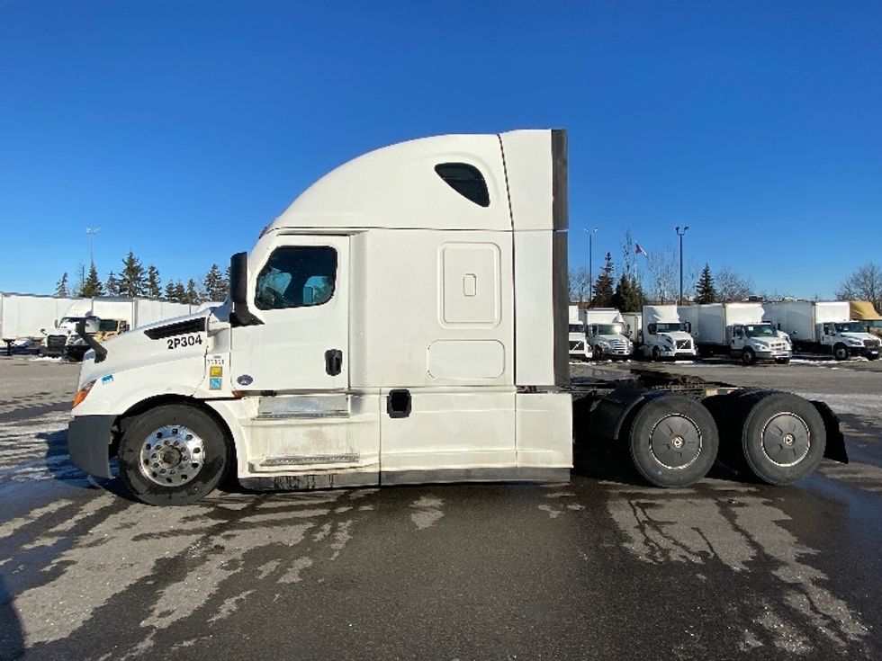 Sleeper Tractor-Heavy Duty Tractors-Freightliner-2020-T12664ST-Mississauga-ON-860,981\n\t\tkm-$ 70,000 - Image 4