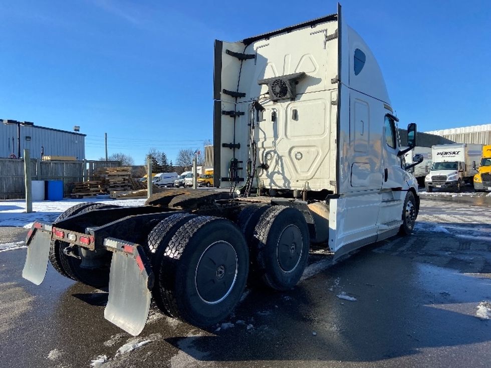 Sleeper Tractor-Heavy Duty Tractors-Freightliner-2020-T12664ST-Mississauga-ON-860,981\n\t\tkm-$ 70,000 - Image 7