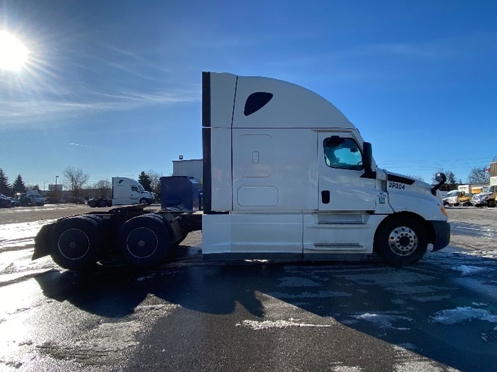 Sleeper Tractor-Heavy Duty Tractors-Freightliner-2020-T12664ST-Mississauga-ON-860,981\n\t\tkm-$ 70,000 - Image 8
