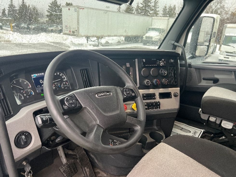 Sleeper Tractor-Heavy Duty Tractors-Freightliner-2020-T12664ST-Mississauga-ON-869,262\n\t\tkm-$ 69,500 - Image 10