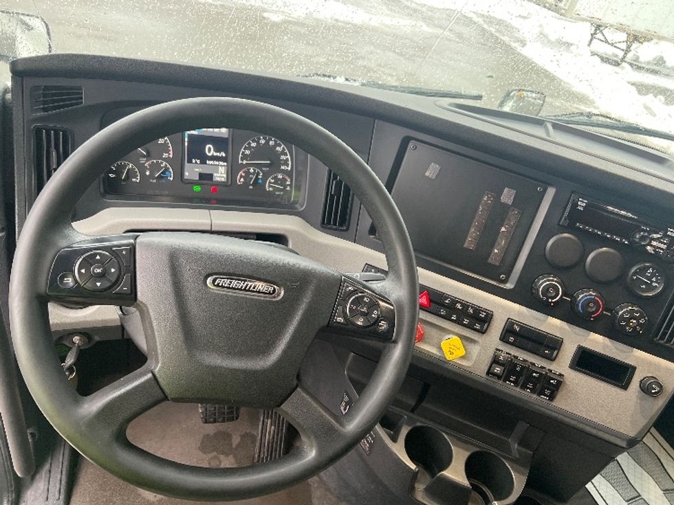Sleeper Tractor-Heavy Duty Tractors-Freightliner-2020-T12664ST-Mississauga-ON-869,262\n\t\tkm-$ 69,500 - Image 11
