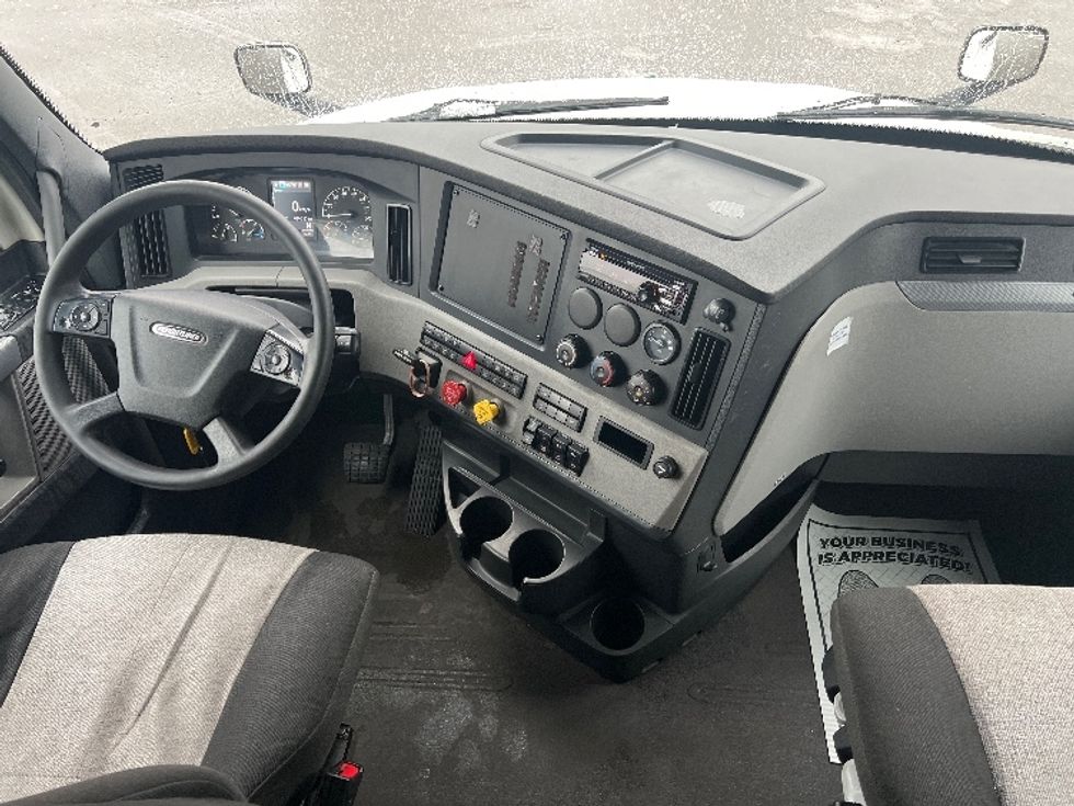 Sleeper Tractor-Heavy Duty Tractors-Freightliner-2020-T12664ST-Mississauga-ON-869,262\n\t\tkm-$ 69,500 - Image 12