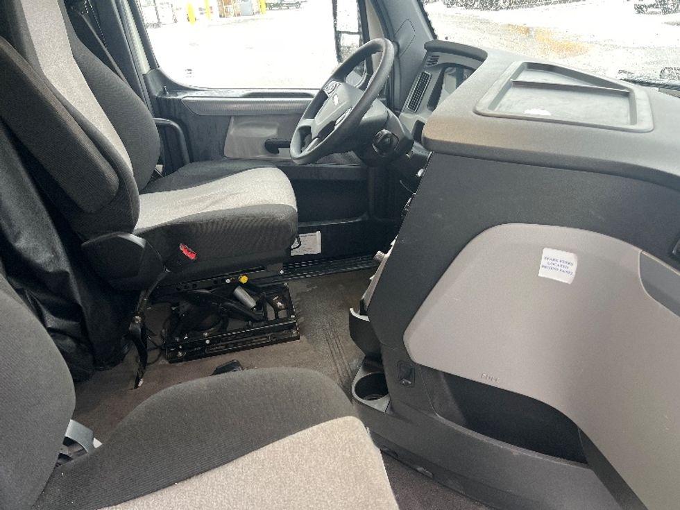 Sleeper Tractor-Heavy Duty Tractors-Freightliner-2020-T12664ST-Mississauga-ON-869,262\n\t\tkm-$ 69,500 - Image 15