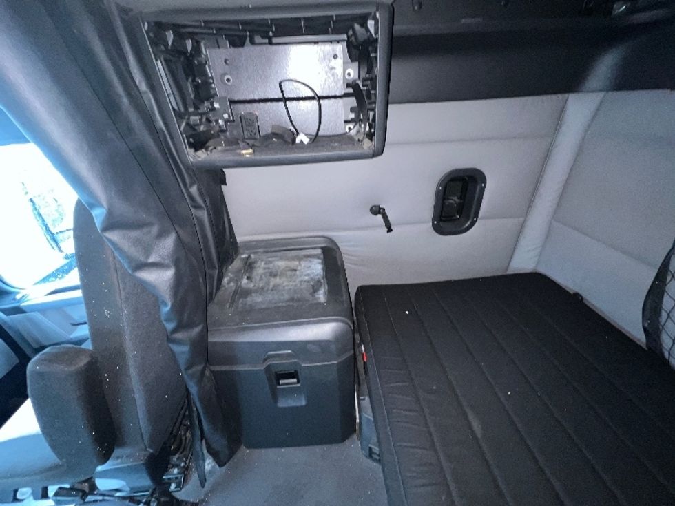 Sleeper Tractor-Heavy Duty Tractors-Freightliner-2020-T12664ST-Mississauga-ON-869,262\n\t\tkm-$ 69,500 - Image 18