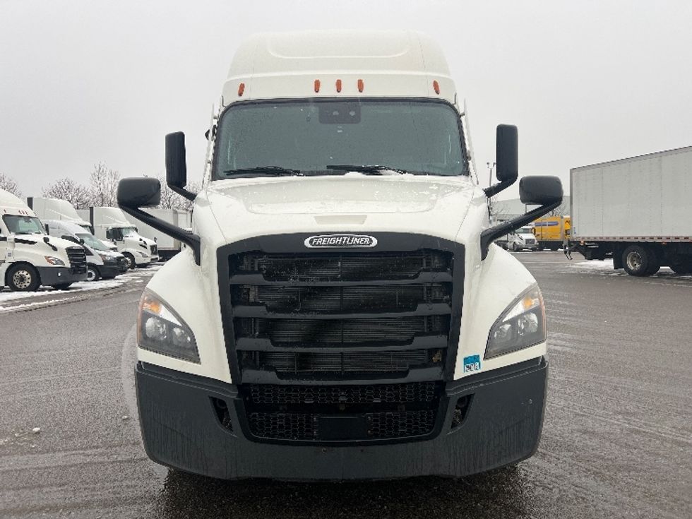 Sleeper Tractor-Heavy Duty Tractors-Freightliner-2020-T12664ST-Mississauga-ON-869,262\n\t\tkm-$ 69,500 - Image 2