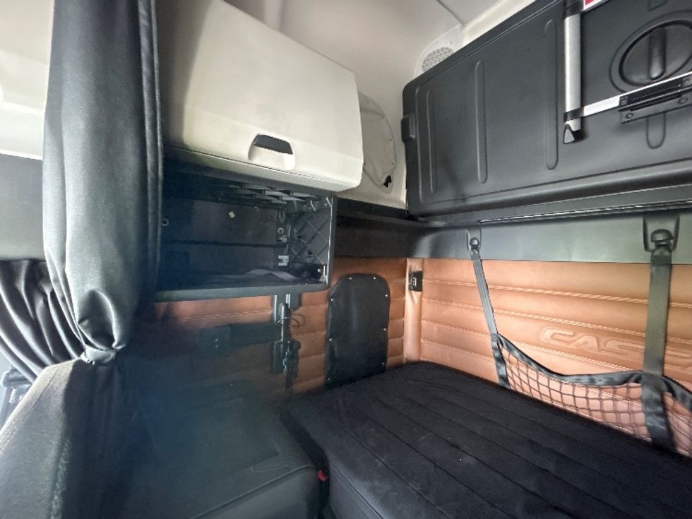 Sleeper Tractor-Heavy Duty Tractors-Freightliner-2020-T12664ST-Mississauga-ON-871,751\n\t\tkm-$ 75,500 - Image 18