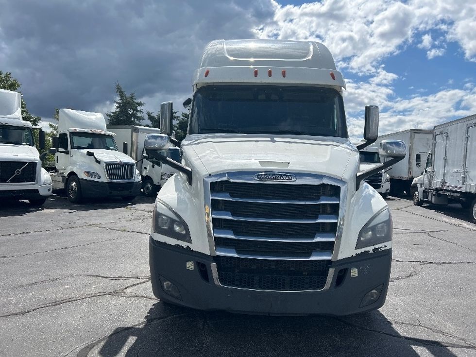 Sleeper Tractor-Heavy Duty Tractors-Freightliner-2020-T12664ST-Mississauga-ON-871,751\n\t\tkm-$ 75,500 - Image 2