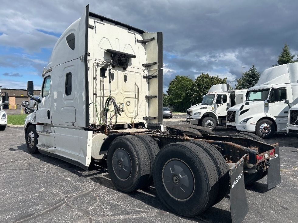 Sleeper Tractor-Heavy Duty Tractors-Freightliner-2020-T12664ST-Mississauga-ON-871,751\n\t\tkm-$ 75,500 - Image 5