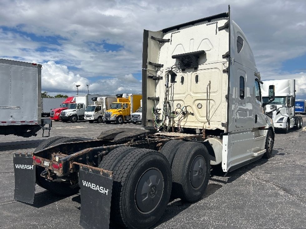 Sleeper Tractor-Heavy Duty Tractors-Freightliner-2020-T12664ST-Mississauga-ON-871,751\n\t\tkm-$ 75,500 - Image 7