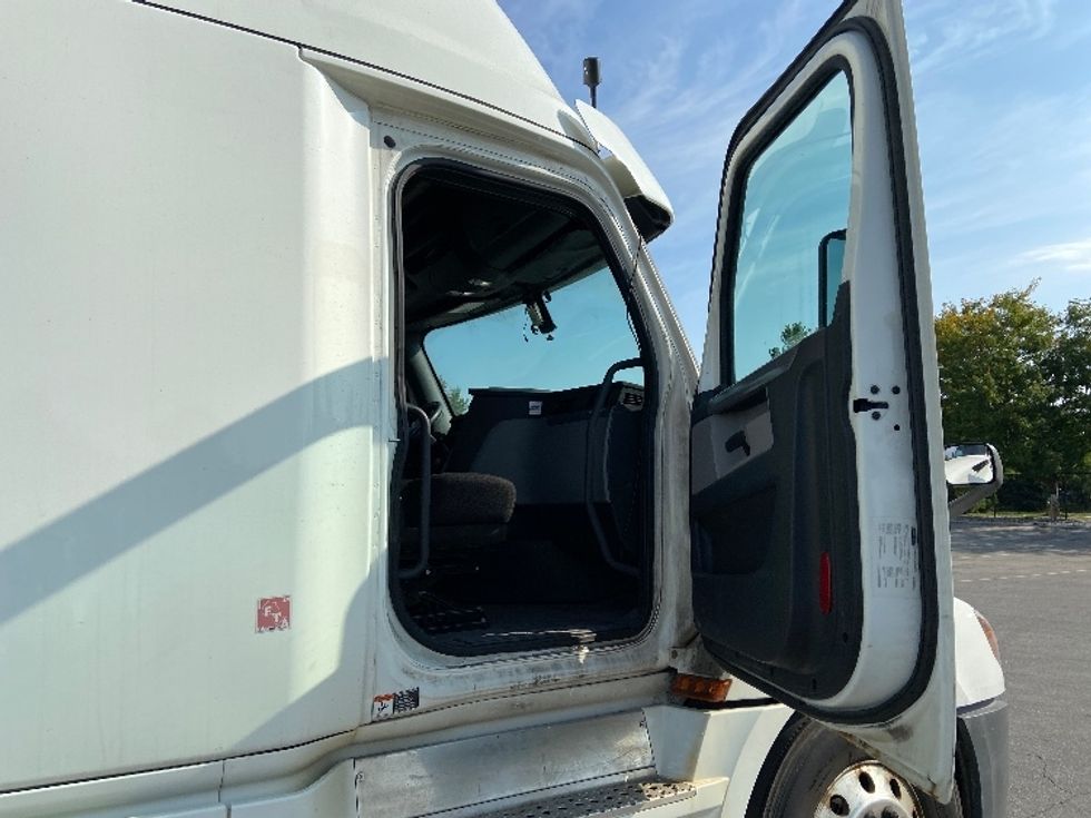 Sleeper Tractor-Heavy Duty Tractors-Freightliner-2020-T12664ST-Mississauga-ON-873,203\n\t\tkm-$ 77,250 - Image 13