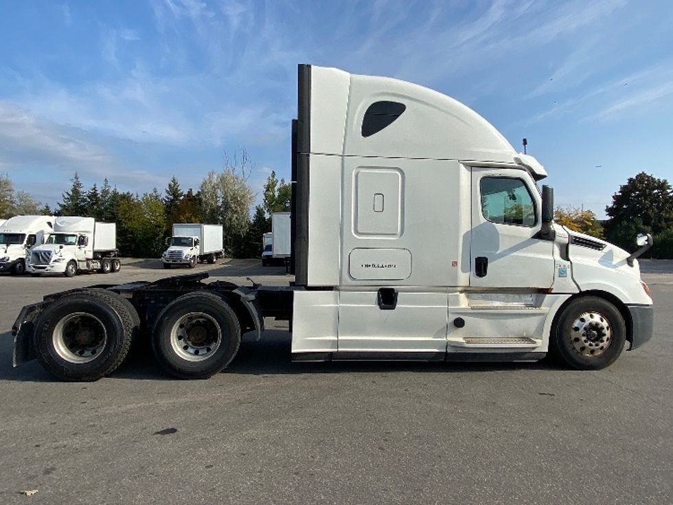 Sleeper Tractor-Heavy Duty Tractors-Freightliner-2020-T12664ST-Mississauga-ON-873,203\n\t\tkm-$ 77,250 - Image 8