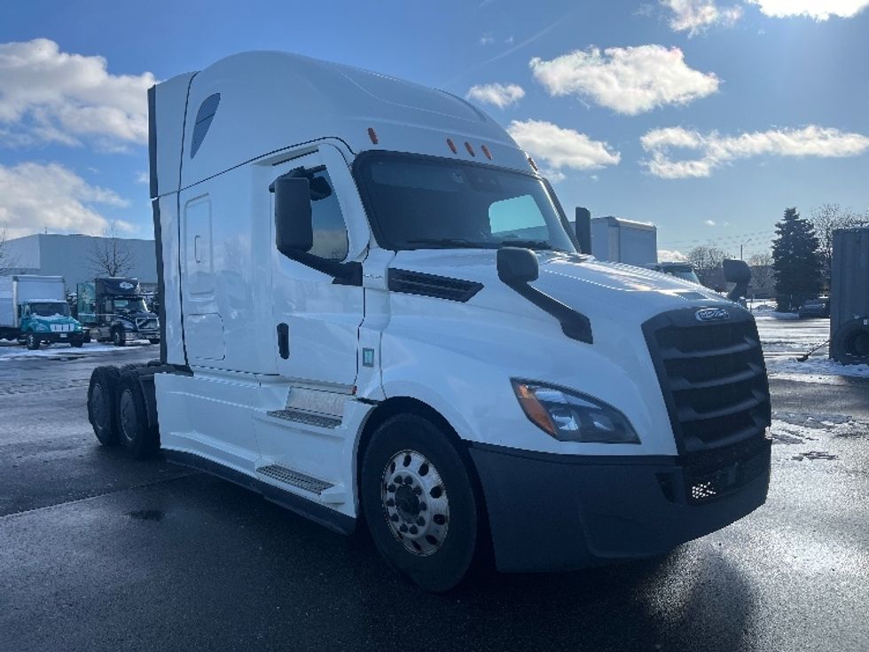 Sleeper Tractor-Heavy Duty Tractors-Freightliner-2020-T12664ST-Mississauga-ON-875,292\n\t\tkm-$ 73,750 - Image 1