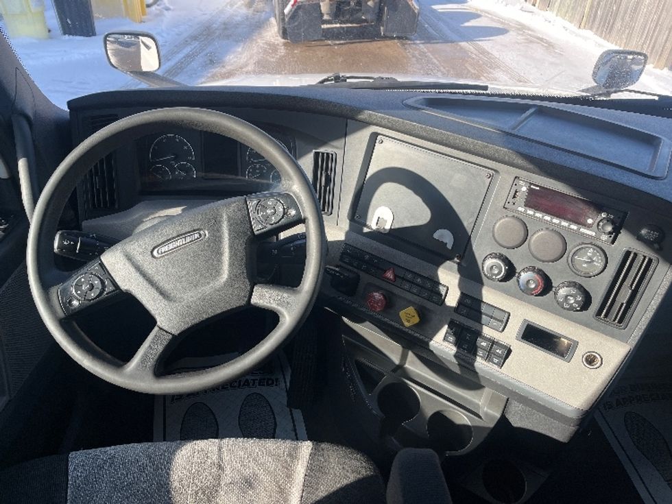 Sleeper Tractor-Heavy Duty Tractors-Freightliner-2020-T12664ST-Mississauga-ON-875,292\n\t\tkm-$ 73,750 - Image 11