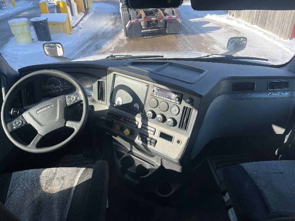 Sleeper Tractor-Heavy Duty Tractors-Freightliner-2020-T12664ST-Mississauga-ON-875,292\n\t\tkm-$ 73,750 - Image 12